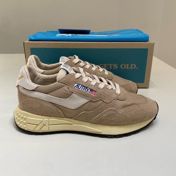 Autry Women’s Reelwind Low Sneaker Nylon/Suede Tan Brown/White sz 39 New in Box - Picture 2 of 8